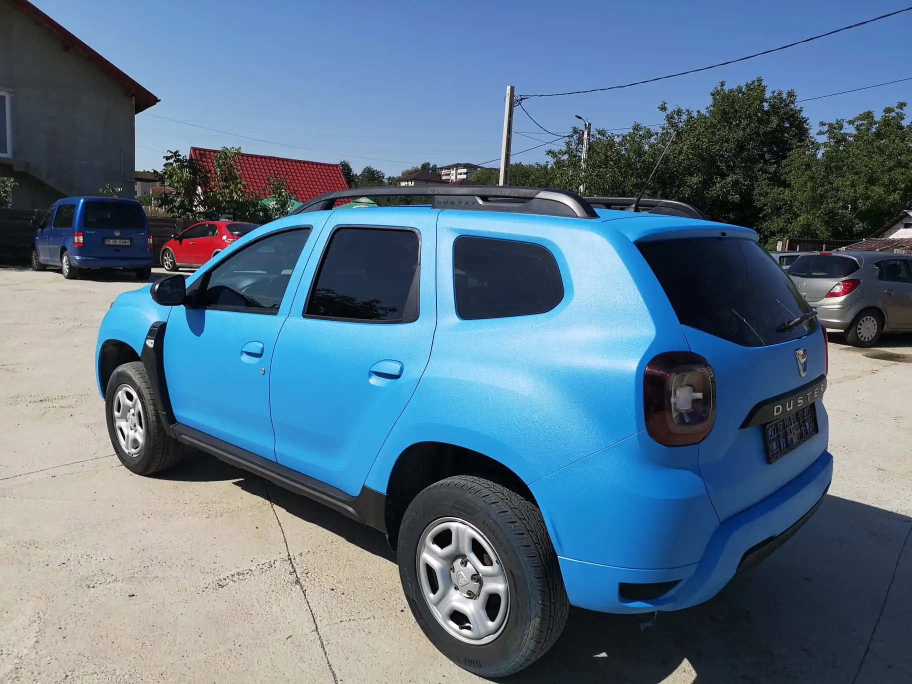 Custom Raptor Iasi - Proiect vopsire auto completă – Dacia Duster, cu vopsea Raptor albastru