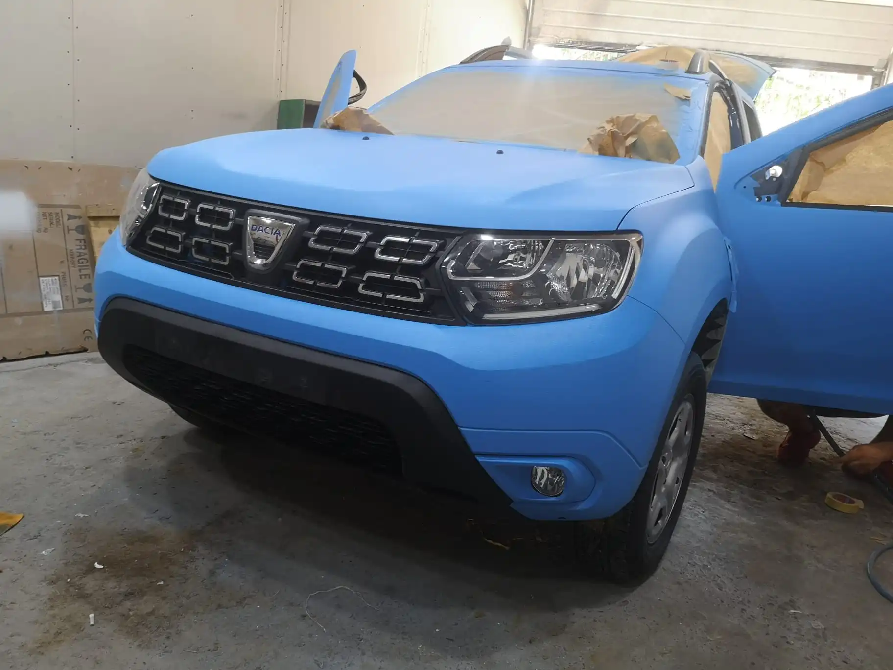 Proiect vopsire auto completă – Dacia Duster, cu vopsea Raptor albastru - Poza 4