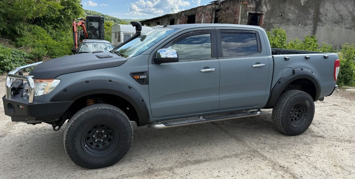 Proiect vopsire auto completă – Ford XLT, cu vopsea Raptor gri și negru - Poza 1