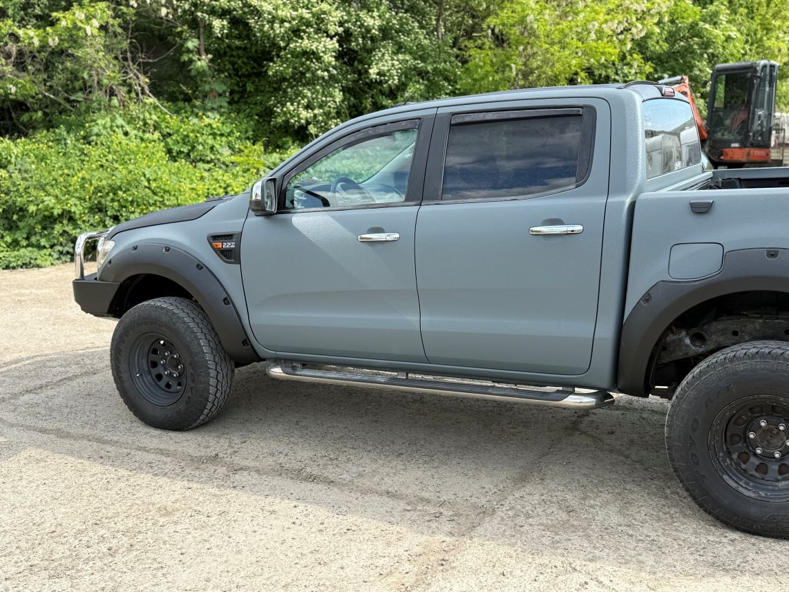 Proiect vopsire auto completă – Ford XLT, cu vopsea Raptor gri și negru - Poza 3