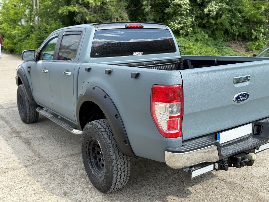 Proiect vopsire auto completă – Ford XLT, cu vopsea Raptor gri și negru - Poza 4