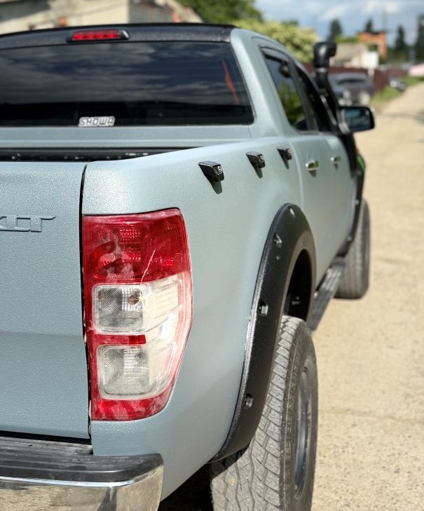 Proiect vopsire auto completă – Ford XLT, cu vopsea Raptor gri și negru - Poza 13
