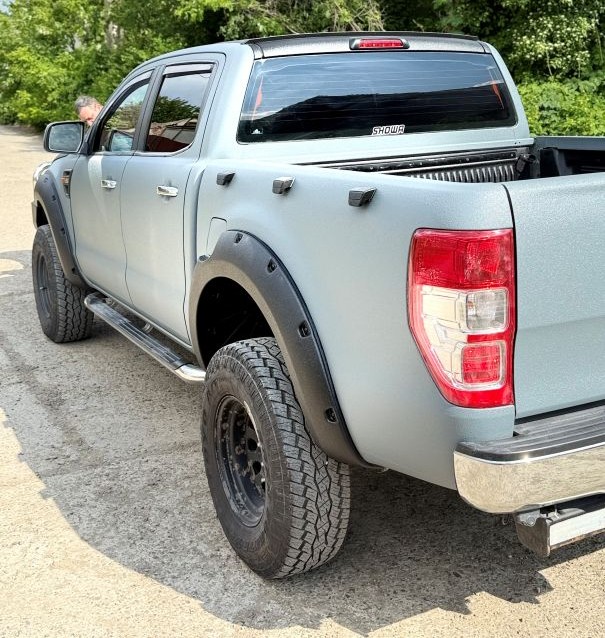 Proiect vopsire auto completă – Ford XLT, cu vopsea Raptor gri și negru - Poza 15