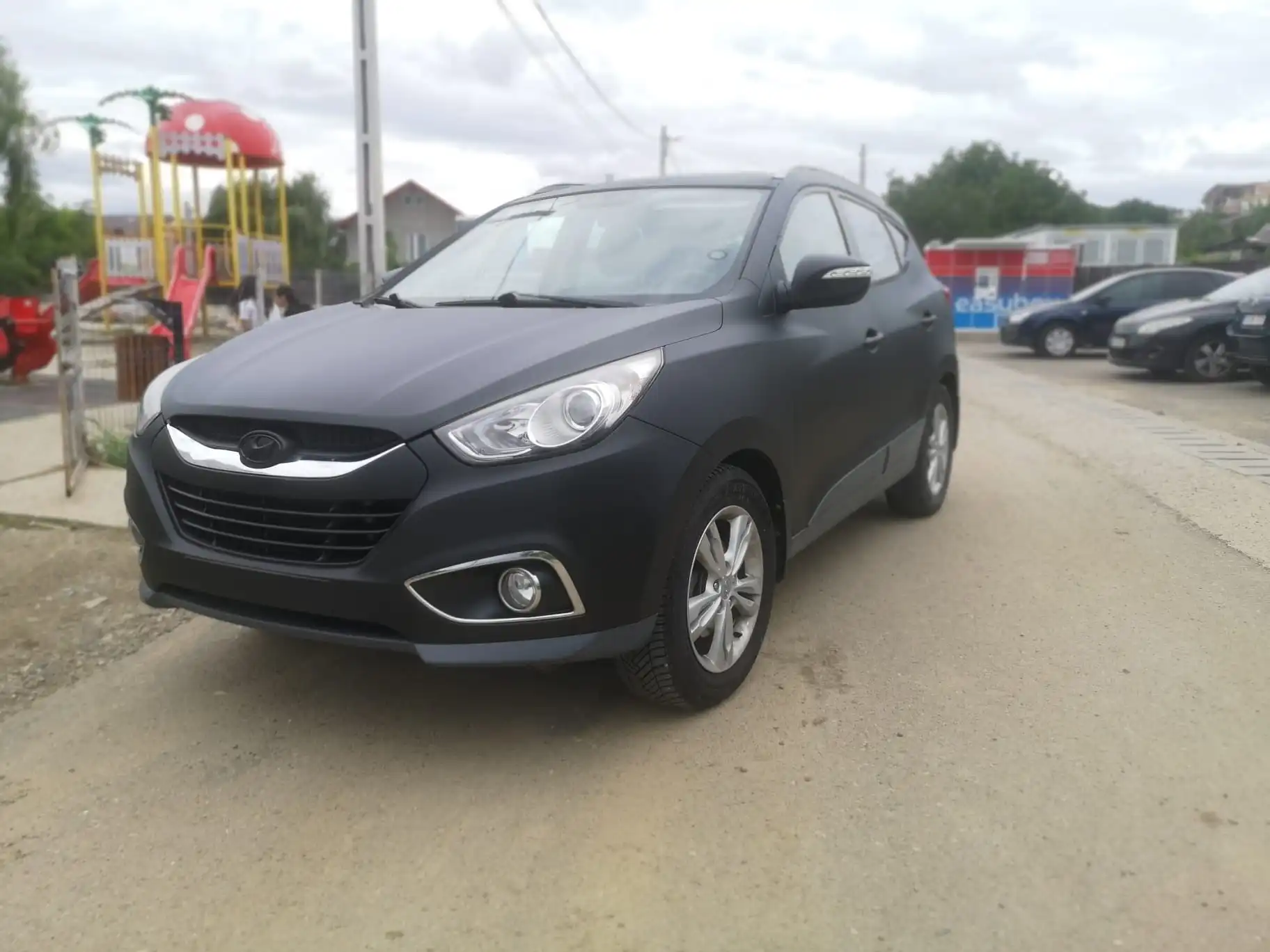 Custom Raptor Iasi - Proiect vopsire auto completă – Hyundai ix 35, cu vopsea Raptor negru