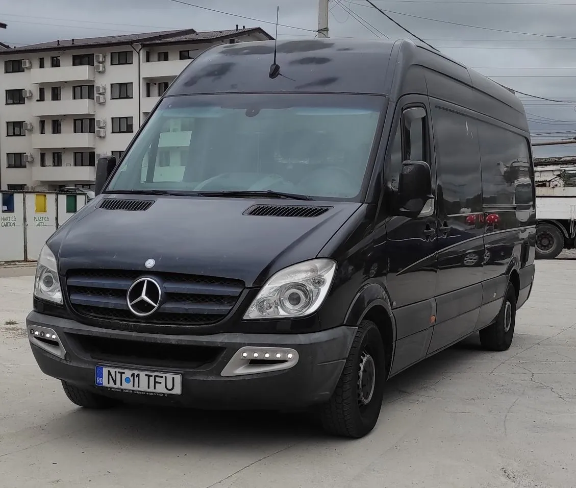 Proiect vopsire auto completă – Mercedes Sprinter, cu vopsea Raptor turcoaz - Poza 0