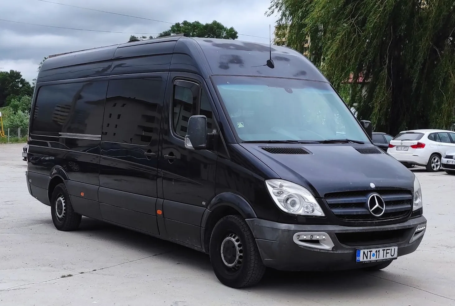 Proiect vopsire auto completă – Mercedes Sprinter, cu vopsea Raptor turcoaz - Poza 1