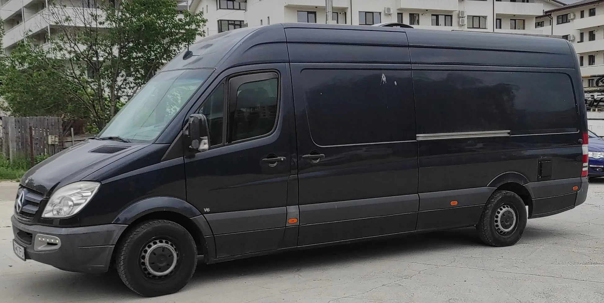 Proiect vopsire auto completă – Mercedes Sprinter, cu vopsea Raptor turcoaz - Poza 2