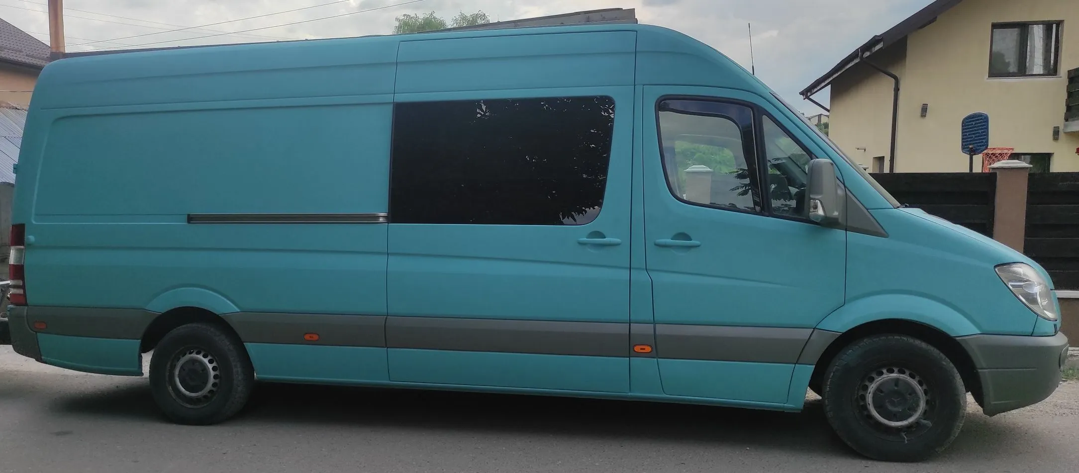Proiect vopsire auto completă – Mercedes Sprinter, cu vopsea Raptor turcoaz - Poza 8