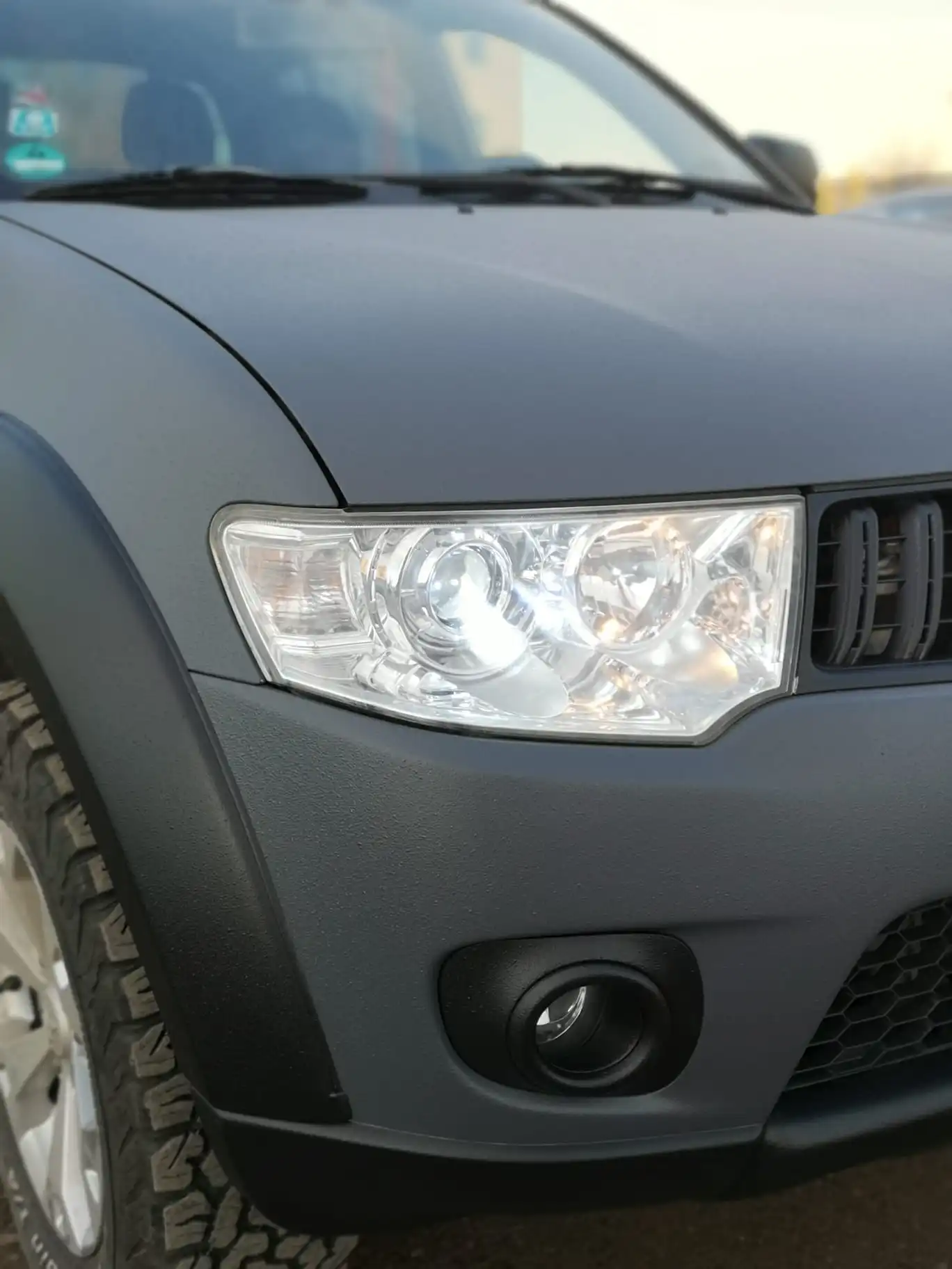 Proiect vopsire auto completă – Mitsubishi L200, cu vopsea Raptor Gri - Poza 3