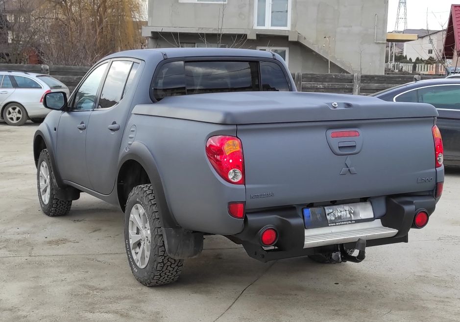 Proiect vopsire auto completă – Mitsubishi L200, cu vopsea Raptor Gri - Poza 10
