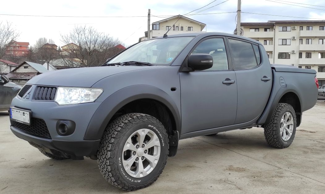 Proiect vopsire auto completă – Mitsubishi L200, cu vopsea Raptor Gri - Poza 13