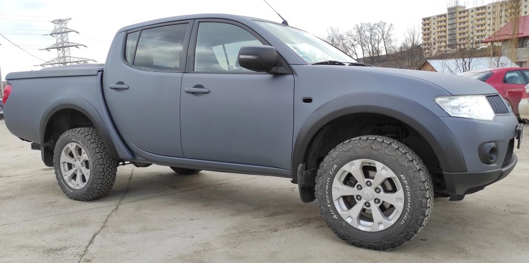 Proiect vopsire auto completă – Mitsubishi L200, cu vopsea Raptor Gri - Poza 14