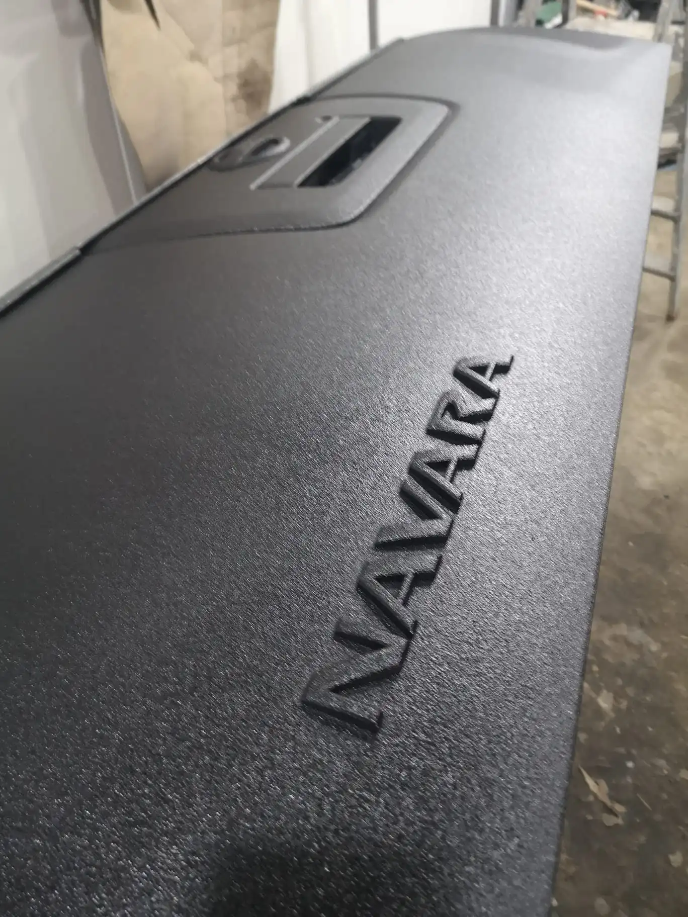 Proiect vopsire auto completă – Nissan Navara, cu vopsea Raptor gri - Poza 1
