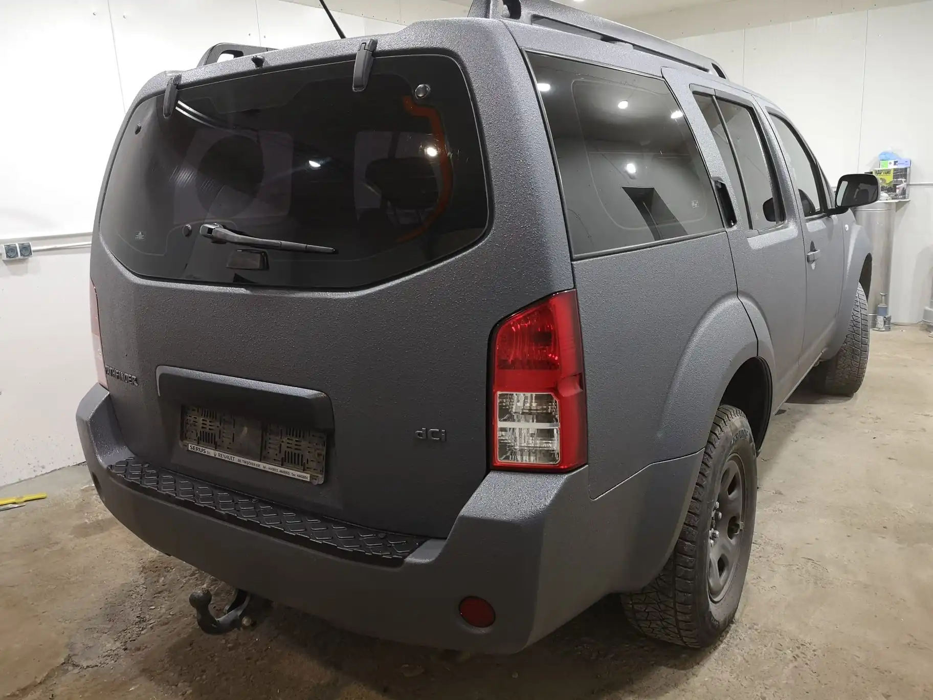 Proiect vopsire auto completă – Nissan Pathfinder, cu vopsea Raptor gri - Poza 2