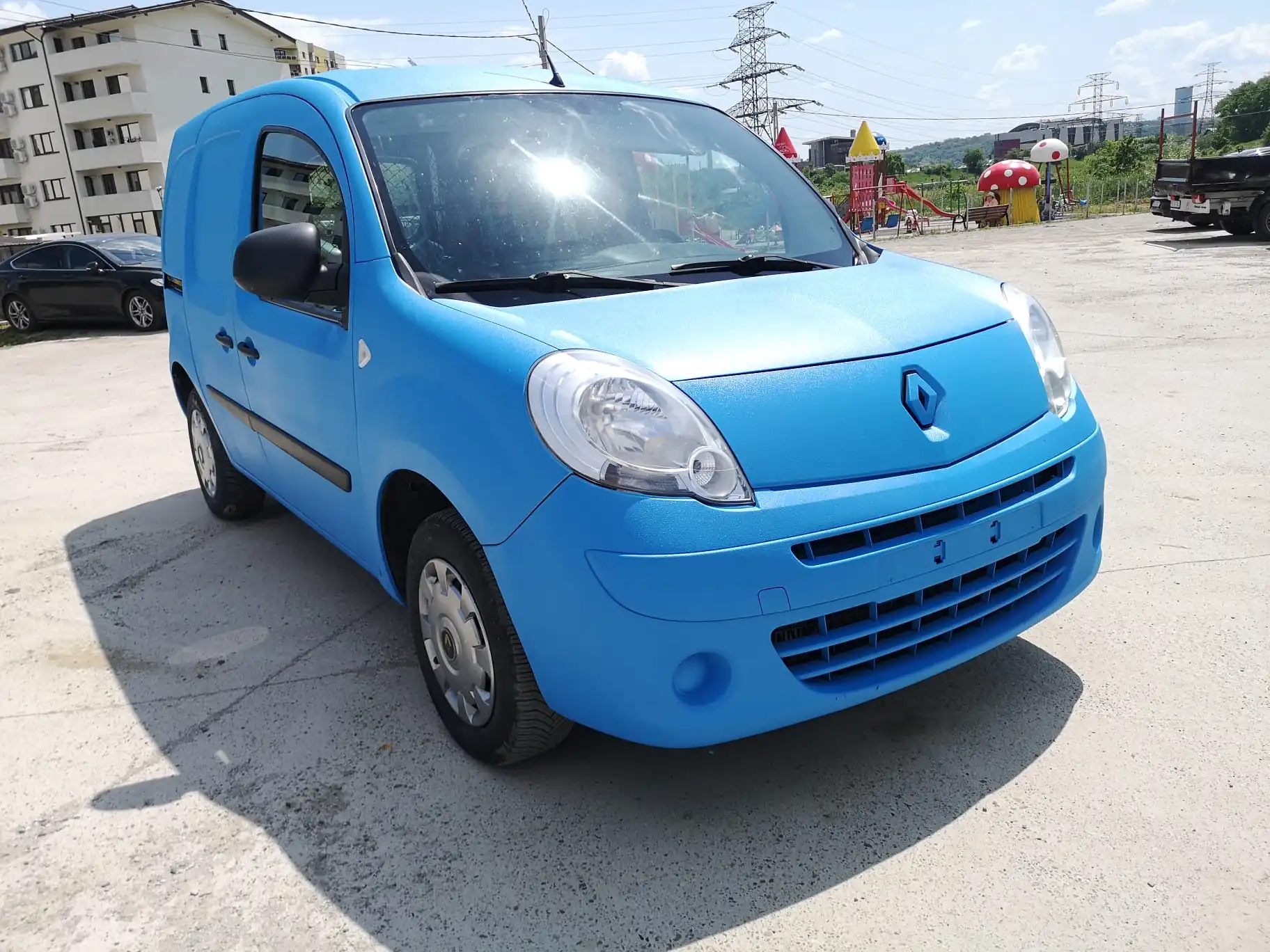 Proiect vopsire auto completă – Renault Kangoo, cu vopsea Raptor albastru - Poza 3
