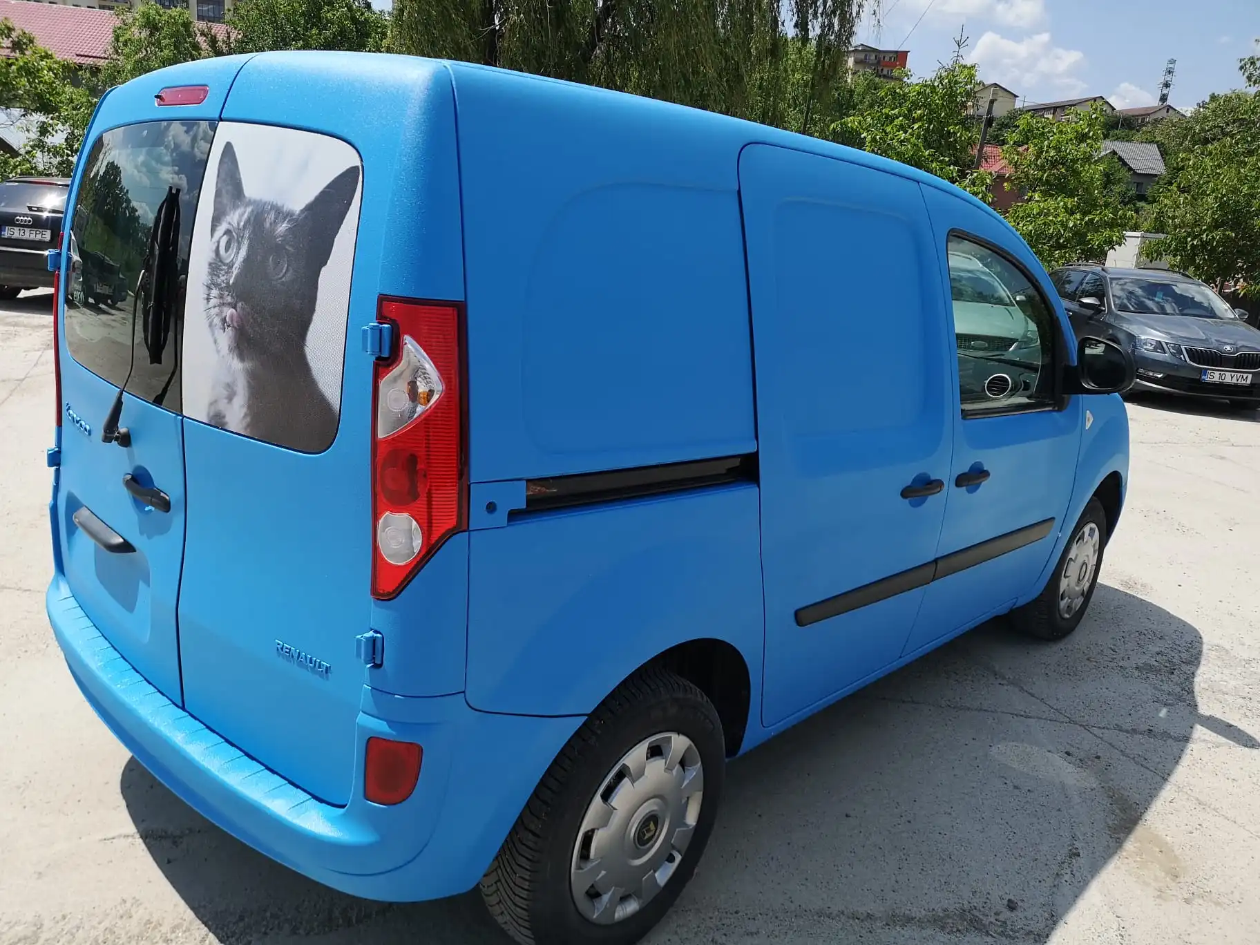 Proiect vopsire auto completă – Renault Kangoo, cu vopsea Raptor albastru - Poza 4