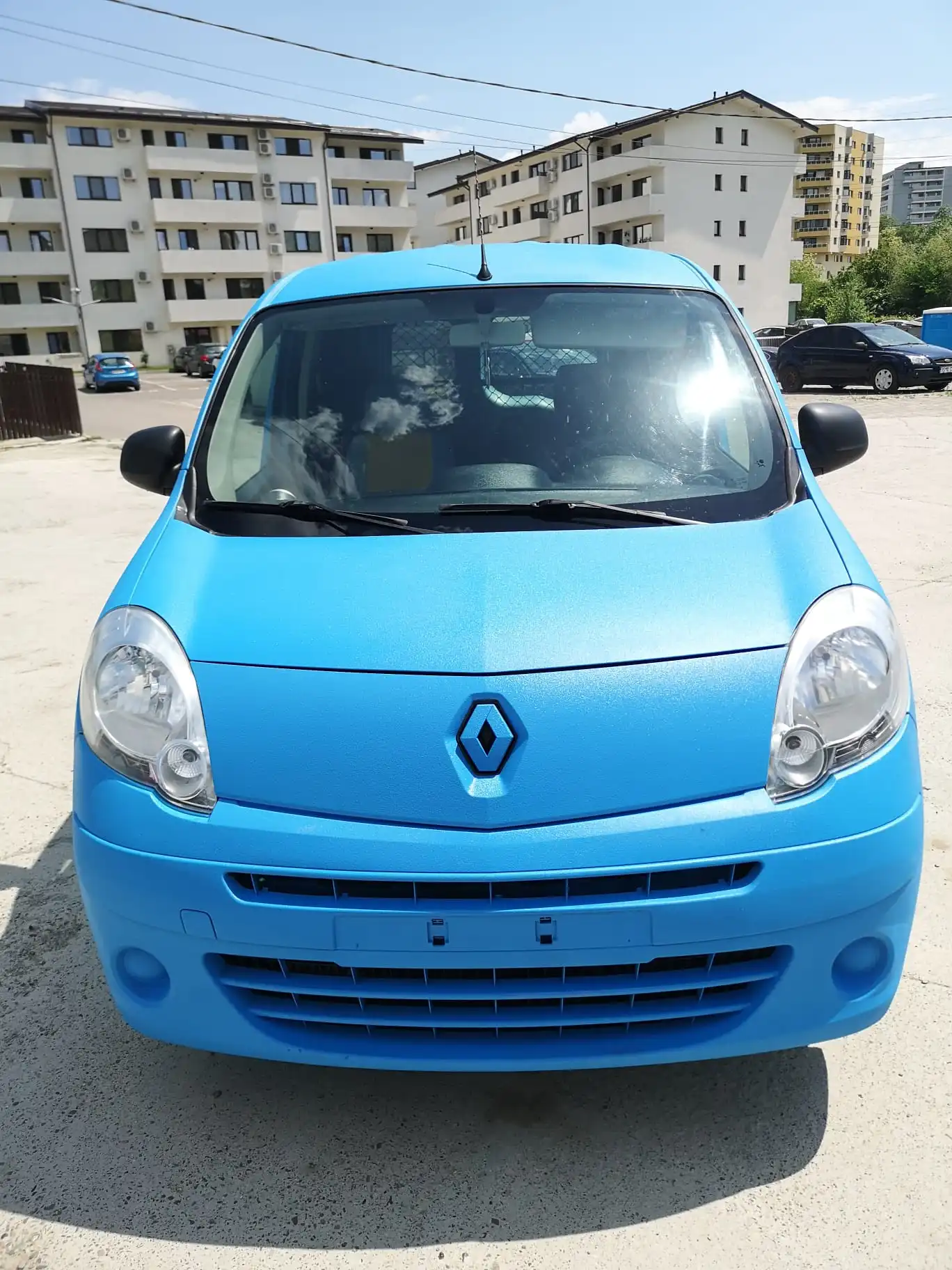 Proiect vopsire auto completă – Renault Kangoo, cu vopsea Raptor albastru - Poza 6