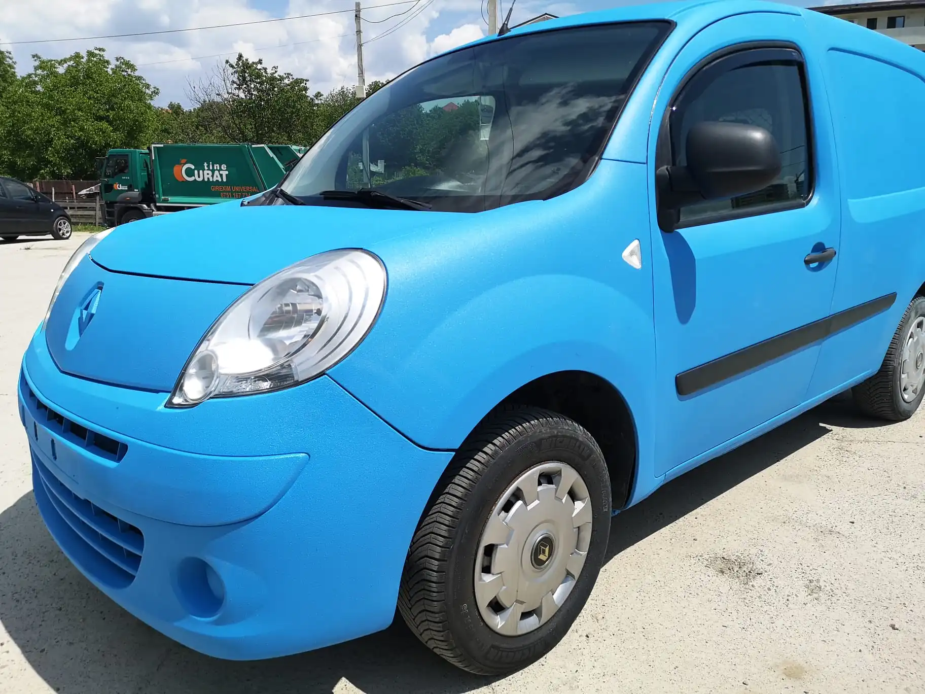 Proiect vopsire auto completă – Renault Kangoo, cu vopsea Raptor albastru - Poza 7