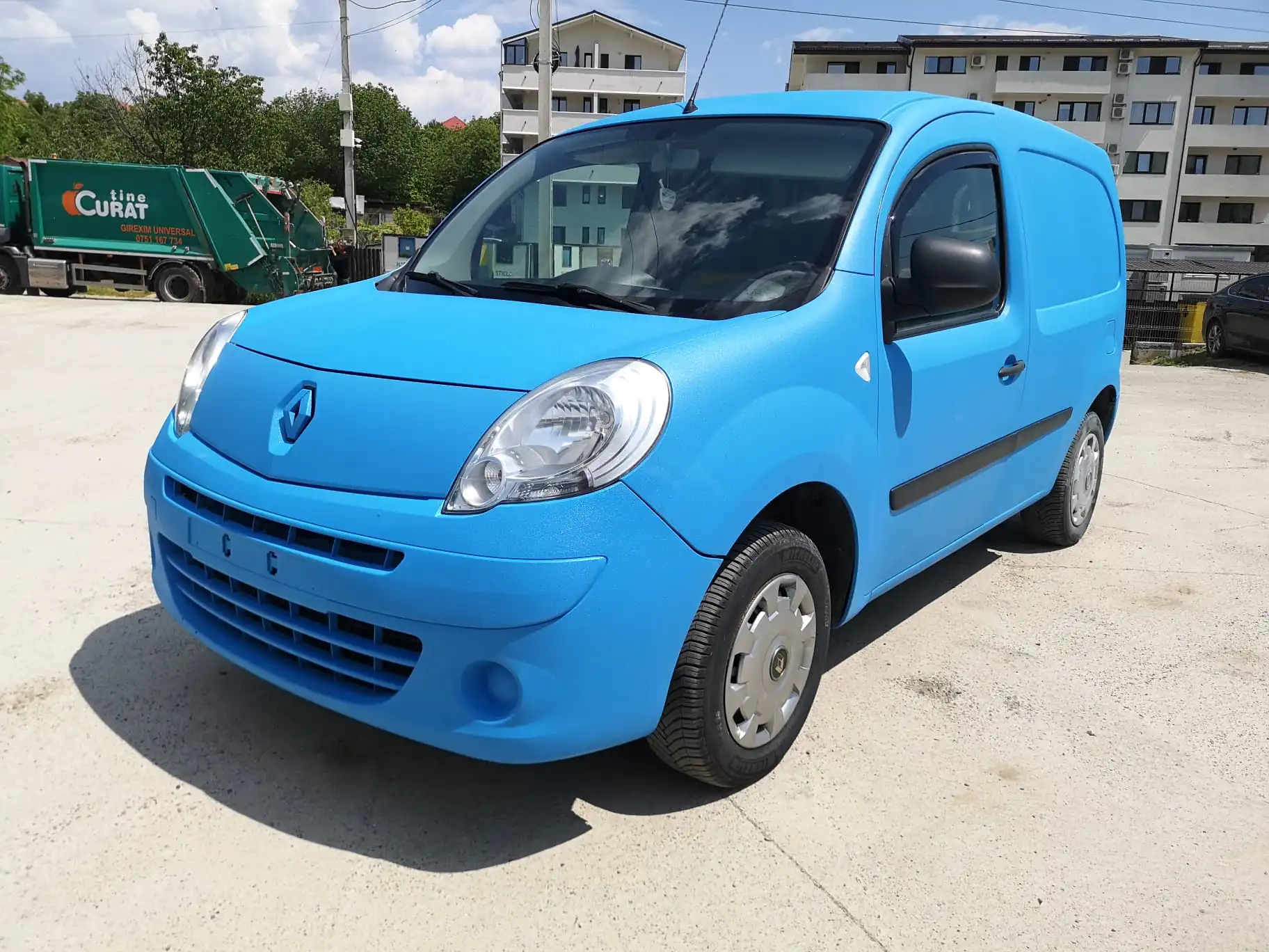 Proiect vopsire auto completă – Renault Kangoo, cu vopsea Raptor albastru - Poza 8