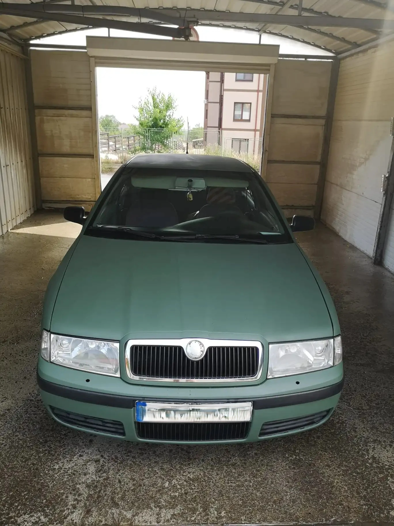 Proiect vopsire auto completă – Skoda Octavia, cu vopsea Raptor verde - Poza 0