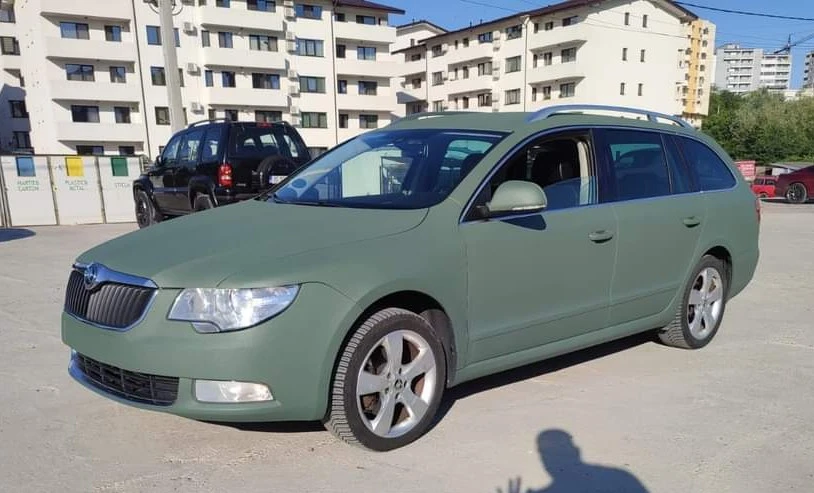Proiect vopsire auto completă – Skoda Octavia, cu vopsea Raptor verde - Poza 3