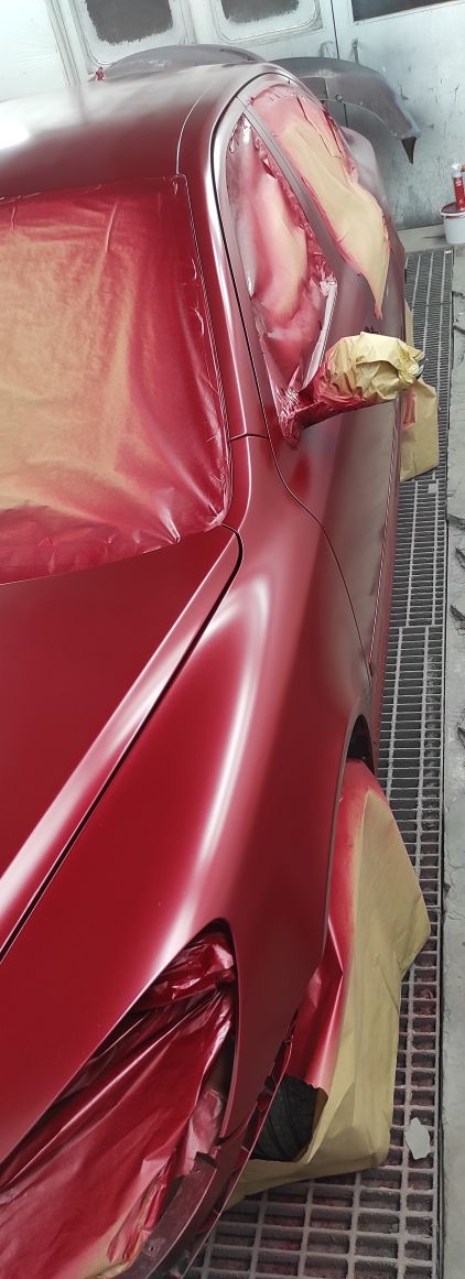 Proiect vopsire auto completă – Skoda Octavia, cu vopsea rosu - Poza 1