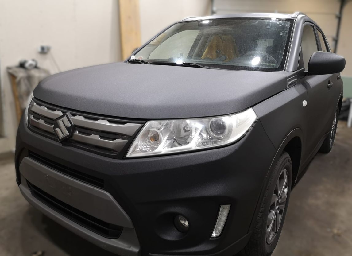 Proiect vopsire auto completă – Suzuki Vitara, cu vopsea Raptor negru si gri - Poza 0