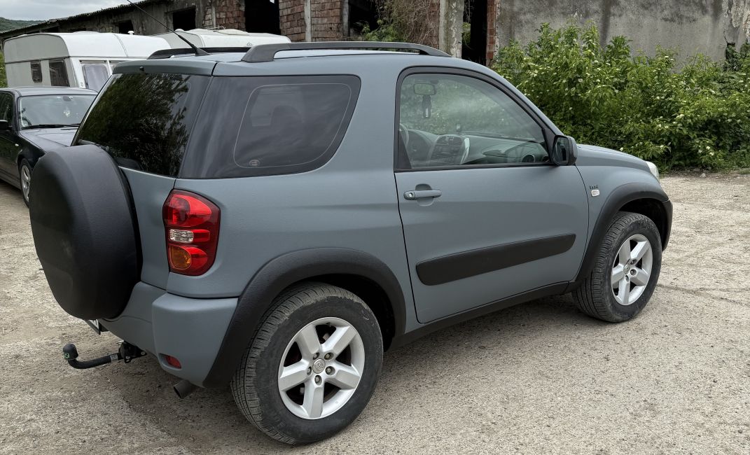 Proiect vopsire auto completă – Toyota RAV4, cu vopsea Raptor gri - Poza 0