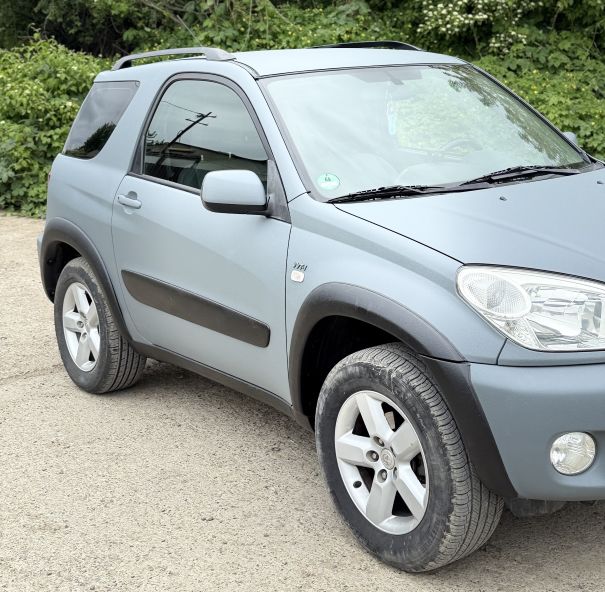 Proiect vopsire auto completă – Toyota RAV4, cu vopsea Raptor gri - Poza 1