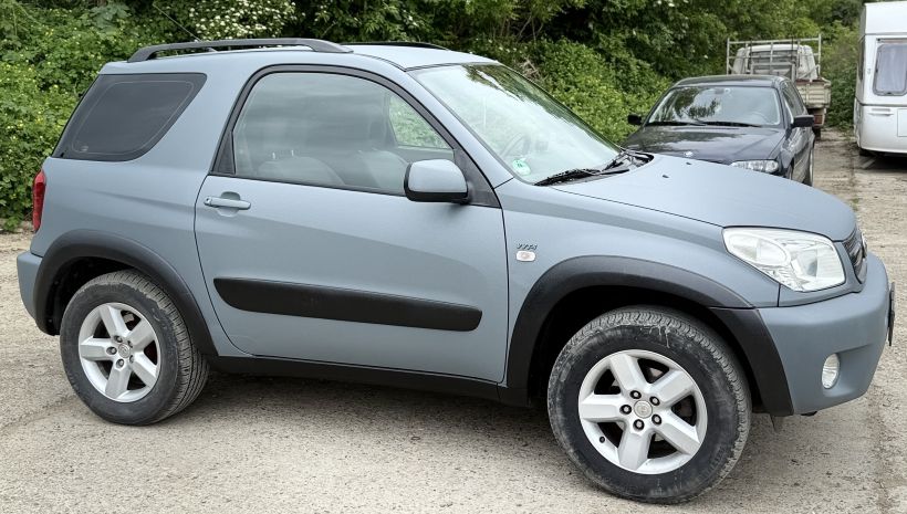 Proiect vopsire auto completă – Toyota RAV4, cu vopsea Raptor gri - Poza 6