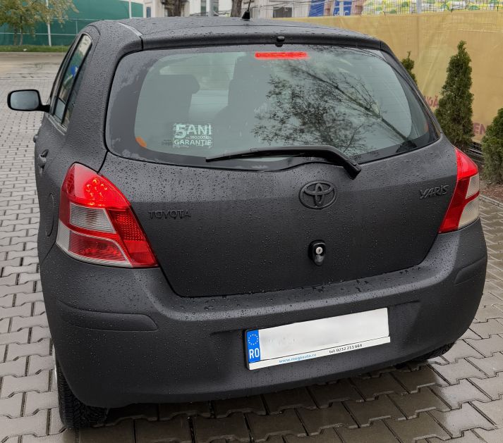 Proiect vopsire auto completă – Toyota Yaris, cu vopsea Raptor negru - Poza 0