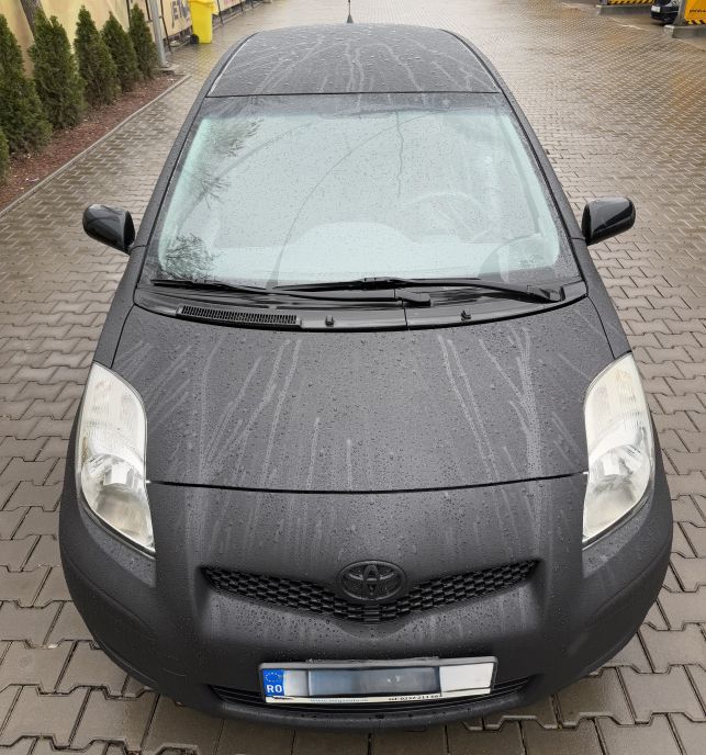 Proiect vopsire auto completă – Toyota Yaris, cu vopsea Raptor negru - Poza 3