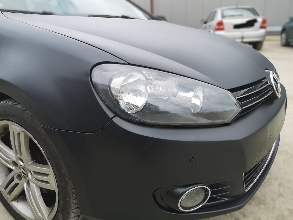 Proiect vopsire auto completă – Volkswagen Golf, cu vopsea Raptor negru - Poza 0